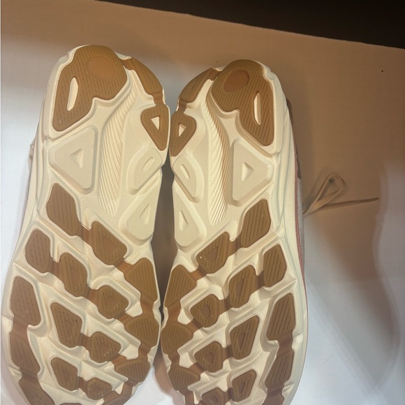 New Hoka Clifton 9 sneakers - Picture 5 of 6